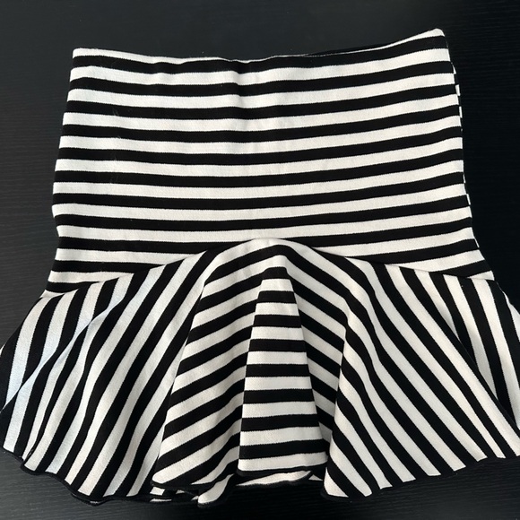 Zara Black and White Striped Mini Skirt - Picture 1 of 3